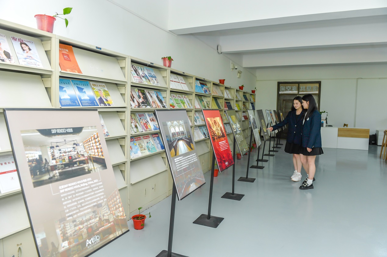 说明: //x0.ifengimg.com/ucms/2023_17/07935BA2859A4268131A7C520BB59653547819C1_size2407_w3696_h2456.jpg